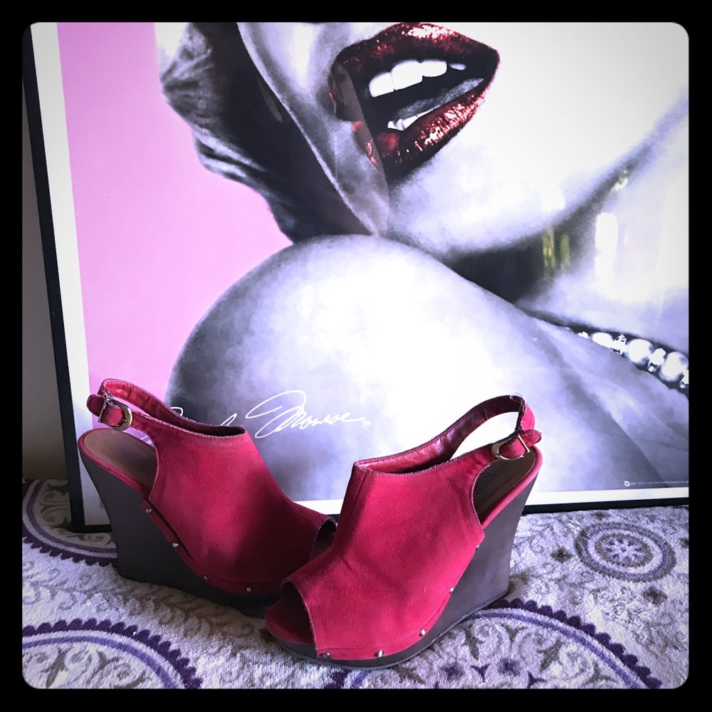 Cute red, open toed, sling back wedges!